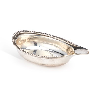 Lot 529 - A GEORGE III SILVER PAP BOAT