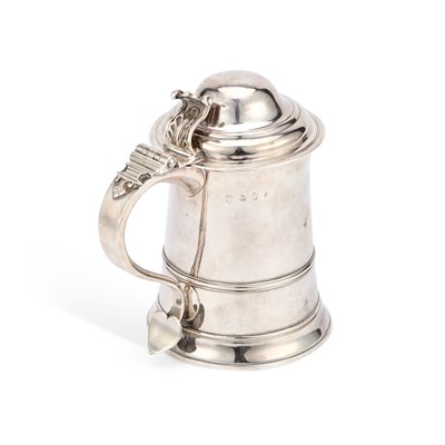 Lot 213 - AN EARLY GEORGE III SILVER TANKARD