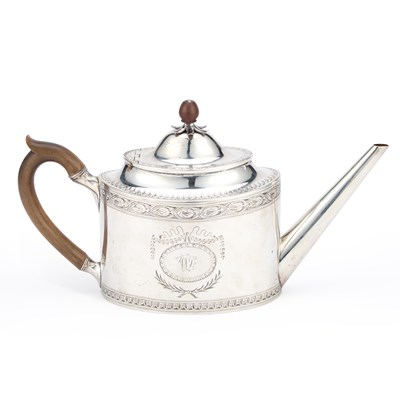 Lot 295 - A GEORGE III SILVER TEAPOT