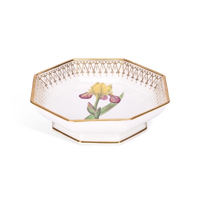 Lot 83 - AN ENGLISH PORCELAIN 'BOTANICAL' STAND