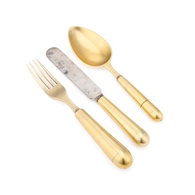 Lot 175 - A VICTORIAN SILVER-GILT TRAVELLING CUTLERY SET