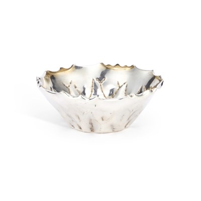 Lot 170 - A VICTORIAN AESTHETIC MOVEMENT SILVER BOWL