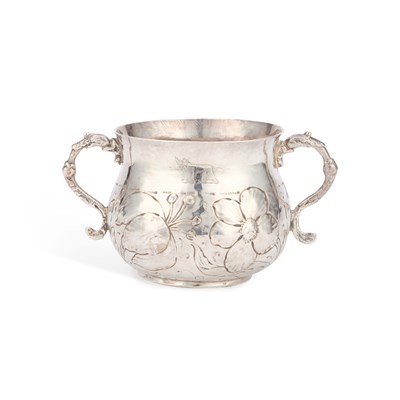 Lot 246 - A CHARLES II SILVER PORRINGER