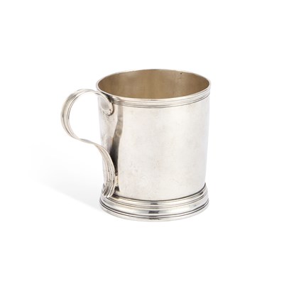 Lot 226 - A GEORGE III SILVER MUG