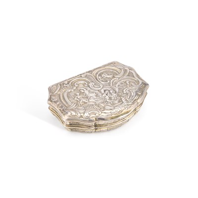 Lot 94 - AN 18TH CENTURY FRENCH SILVER SNUFF BOX