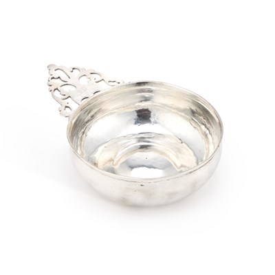 Lot 80 - A LATE 18TH CENTURY AMERICAN SILVER PORRINGER