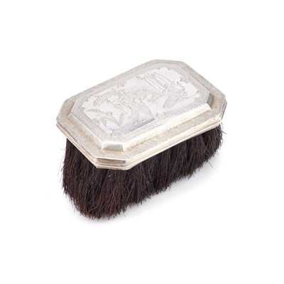 Lot 585 - A JAMES II CHINOISEIRE SILVER BRUSH
