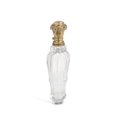 Lot 257 - A 19TH CENTURY FRENCH SILVER-GILT-TOPPED GLASS SCENT BOTTLE