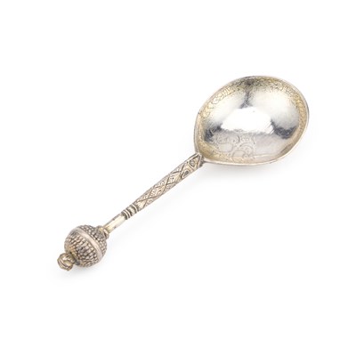 Lot 265 - A 17TH CENTURY SILVER-GILT 'GLOBE' SPOON
