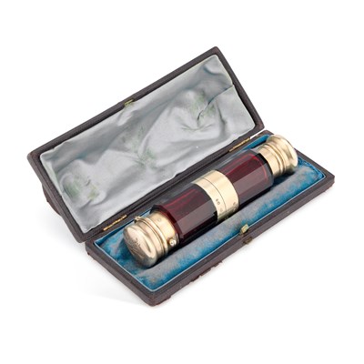 Lot 199 - A VICTORIAN SILVER GILT-MOUNTED RUBY GLASS COMBINATION DOUBLE-ENDED SCENT BOTTLE AND VINAIGRETTE