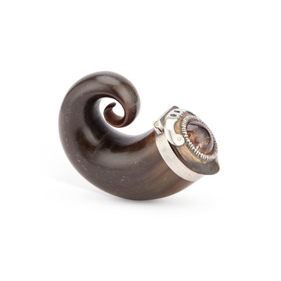 Lot 104 - AN UNUSUAL EARLY 19TH CENTURY SCOTTISH RAM’S HORN SNUFF MULL
