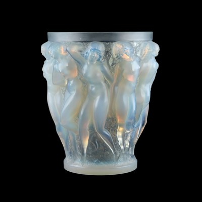 Lot 31 - RENÉ LALIQUE (FRENCH, 1860-1945), A 'BACCHANTES' VASE