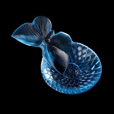 Lot 38 - RENÉ LALIQUE (FRENCH, 1860-1945), A 'DAHLIA ET PAPILLON' CENDRIER