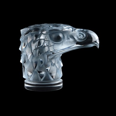 Lot 34 - RENÉ LALIQUE (FRENCH, 1860-1945), A 'TÊTE D'AIGLE' CAR MASCOT