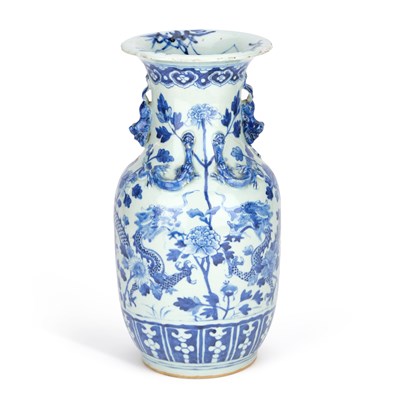 Lot 141 - A 19TH CENTURY CHINESE BLUE AND WHITE PORCELAIN VASE