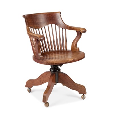 Lot 344 - AN EARLY 20TH CENTURY OAK DESK CHAIR