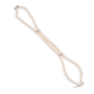 Lot 252 - A 9 CARAT WHITE GOLD PEARL AND DIAMOND BRACELET