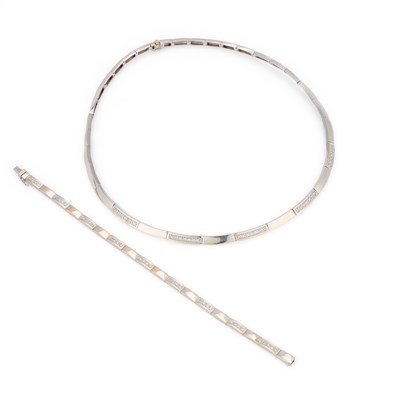 Lot 253 - A 9 CARAT WHITE GOLD DIAMOND COLLAR NECKLACE AND MATCHING BRACELET