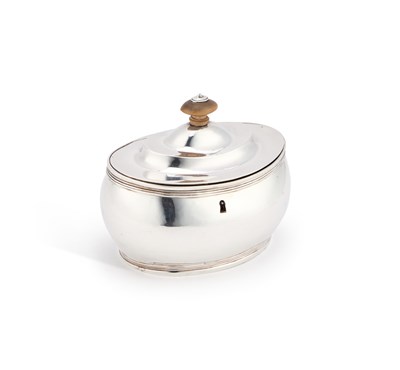 Lot 218 - A GEORGE III SILVER TEA CADDY
