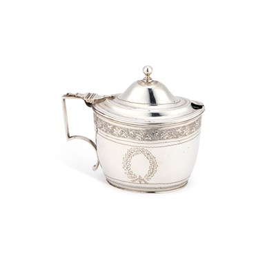 Lot 442 - A VICTORIAN SILVER MUSTARD POT
