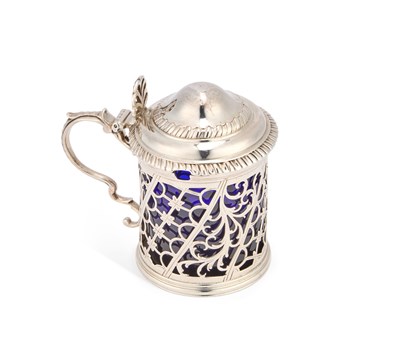 Lot 103 - A LARGE GEORGE III IRISH SILVER MUSTARD POT
