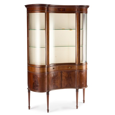 Lot 1022 - AN EDWARDIAN INLAID MAHOGANY KIDNEY-SHAPED VITRINE