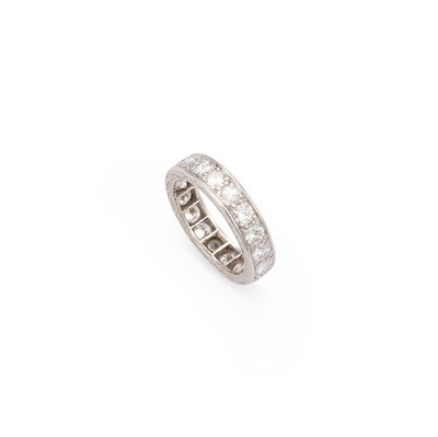 Lot 229 - A DIAMOND ETERNITY RING