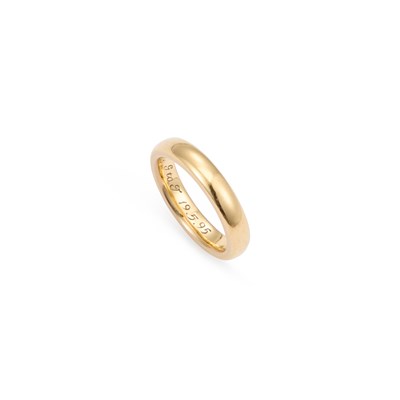 Lot 637 - AN 18 CARAT GOLD BAND RING