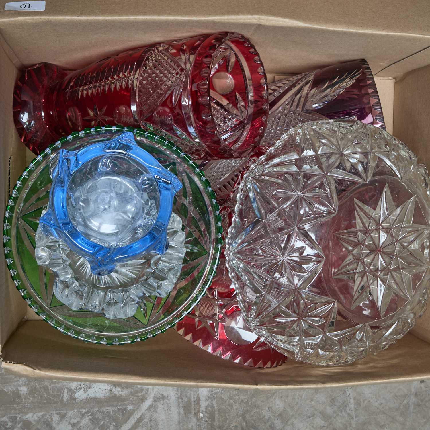 Lot 10 - A BOX OF 20TH CENTURY GLASS