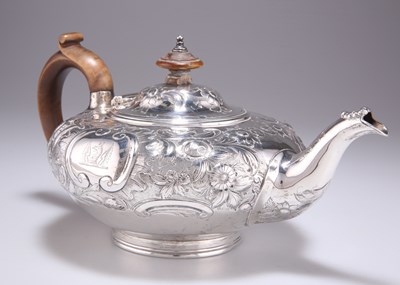 Lot 1168 - AN EARLY VICTORIAN SILVER TEAPOT