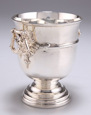 Lot 1351 - A GEORGE V SILVER ICE BUCKET