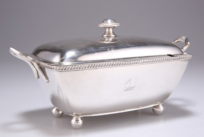 Lot 1278 - A GEORGE III SILVER SAUCE TUREEN