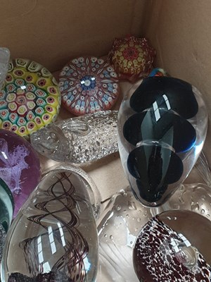 Lot 36 - A BOX OF GLASS PAPERWEIGHTS