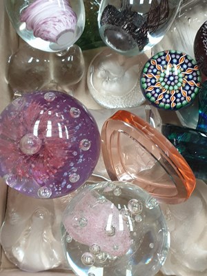 Lot 36 - A BOX OF GLASS PAPERWEIGHTS