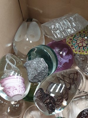 Lot 36 - A BOX OF GLASS PAPERWEIGHTS