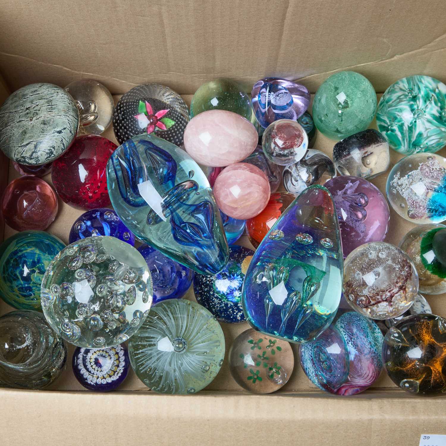 Lot 39 - A BOX OF GLASS PAPERWEIGHTS