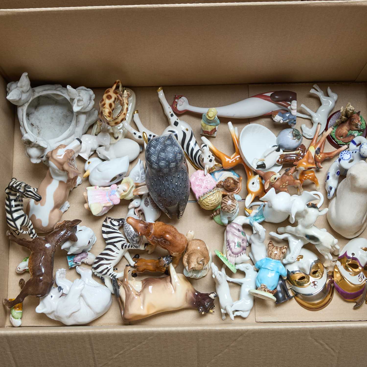 Lot 52 - A BOX OF CERAMICS