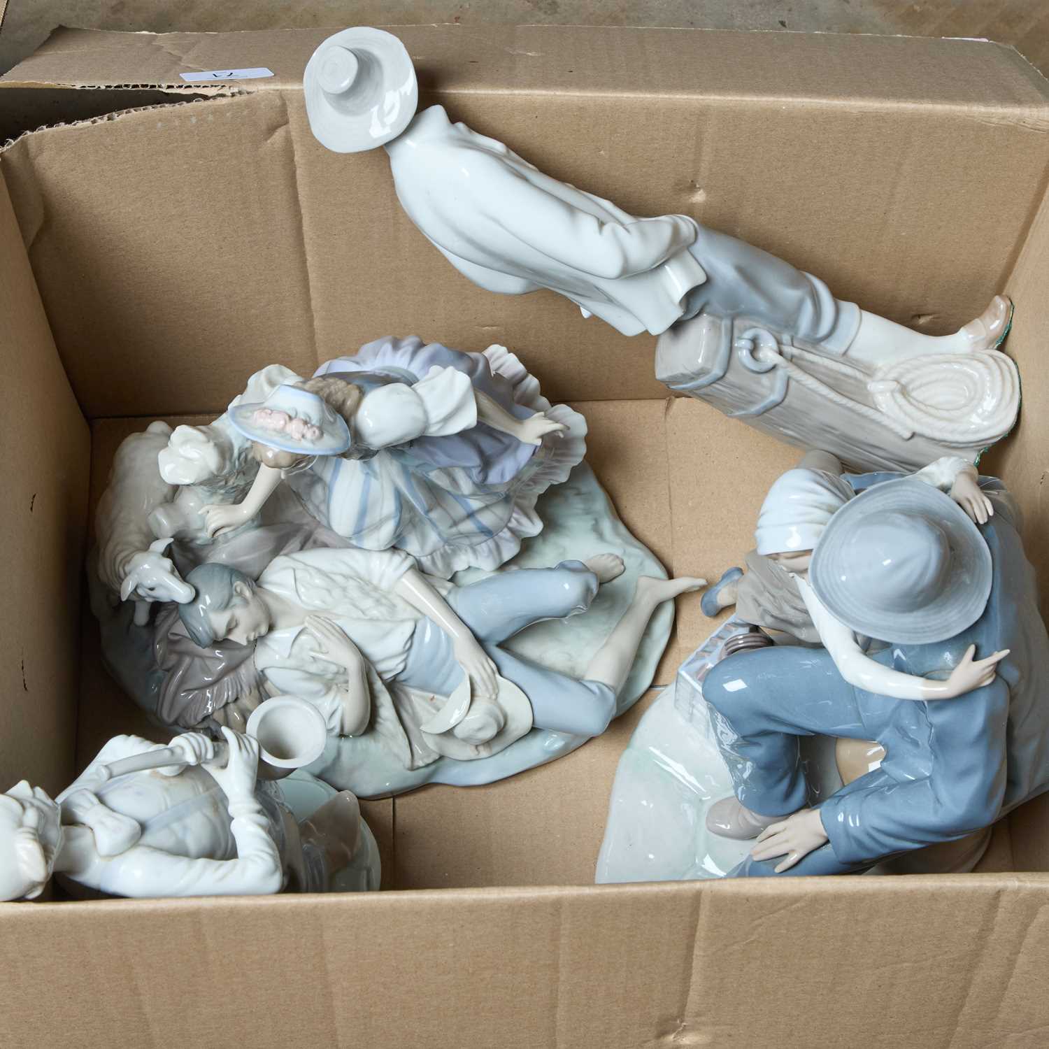 Lot 71 - A BOX OF LLADRO AND OTHER FIGURES