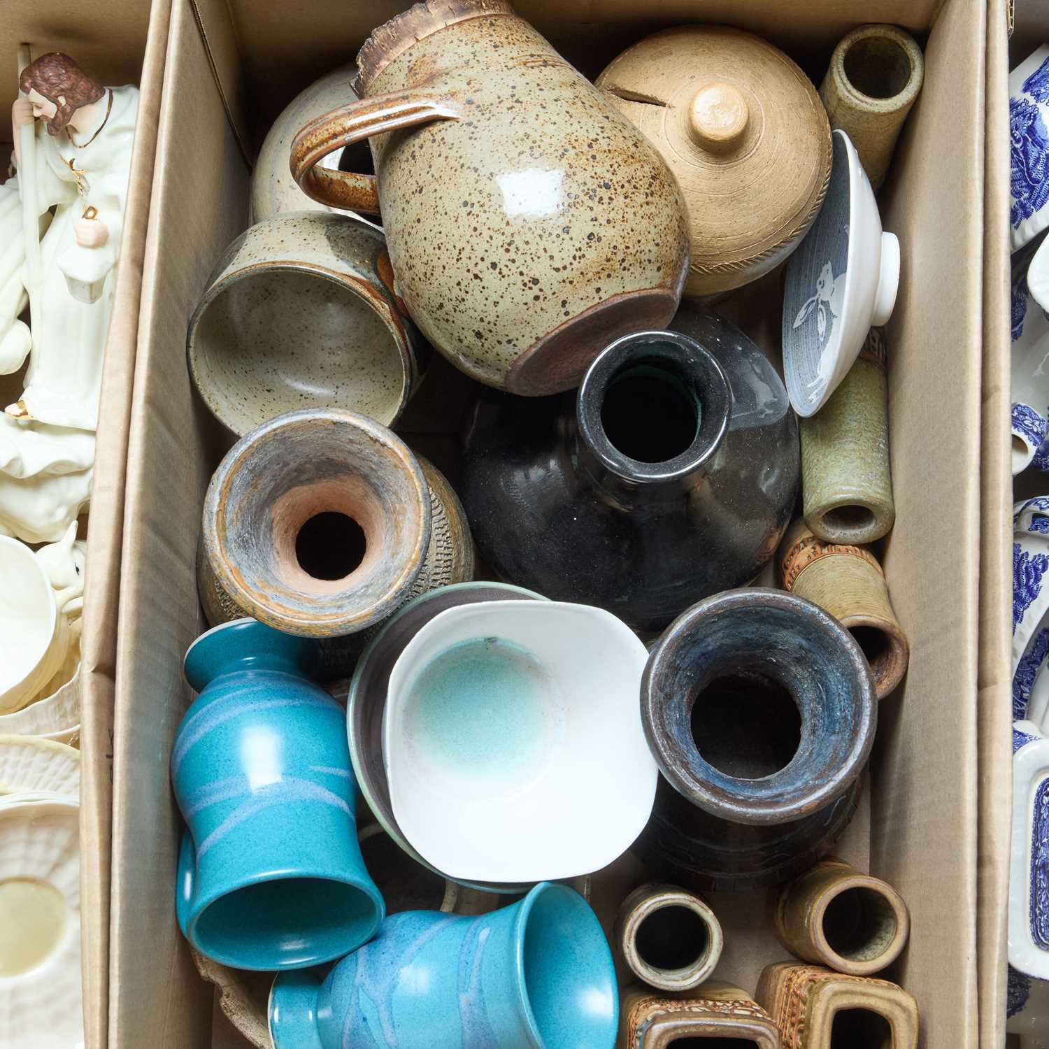 Pottry Box Lot 79 - A BOX OF STUDIO POTTERY