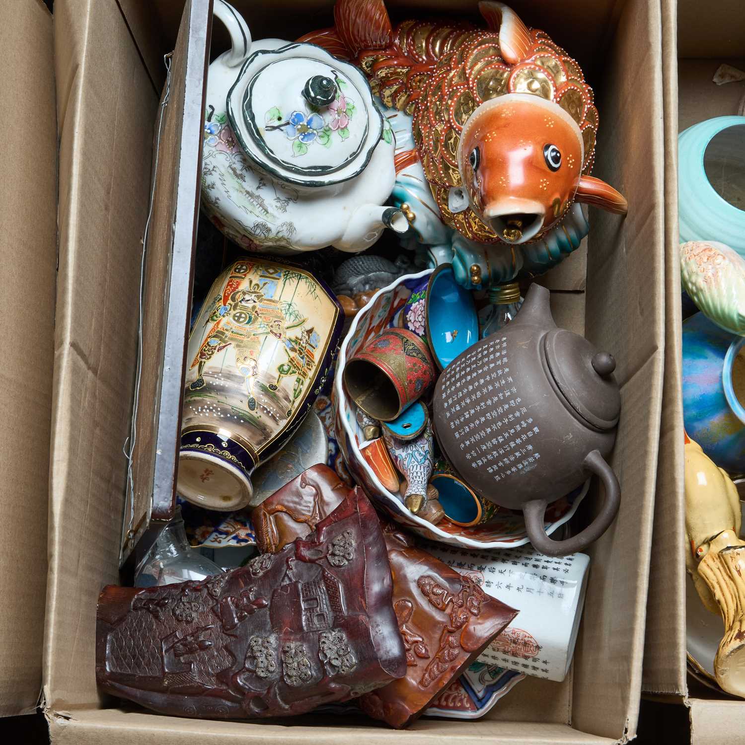 Lot 86 - A BOX INCLUDING CHINESE TEAPOT, SATSUMA VASE