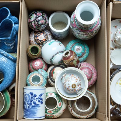 Lot 90 - A BOX OF CHINESE AND JAPANESE CERAMICS