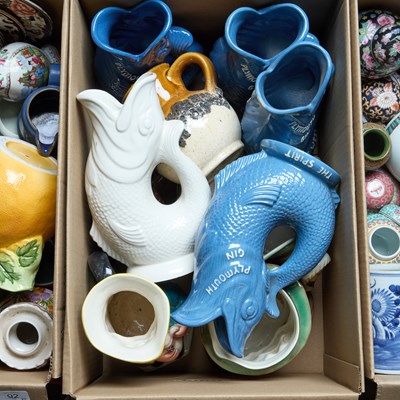 Lot 91 - A BOX OF GLUGGLE AND CHARACTER JUGS