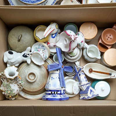 Lot 94 - TWO BOXES OF CERAMICS