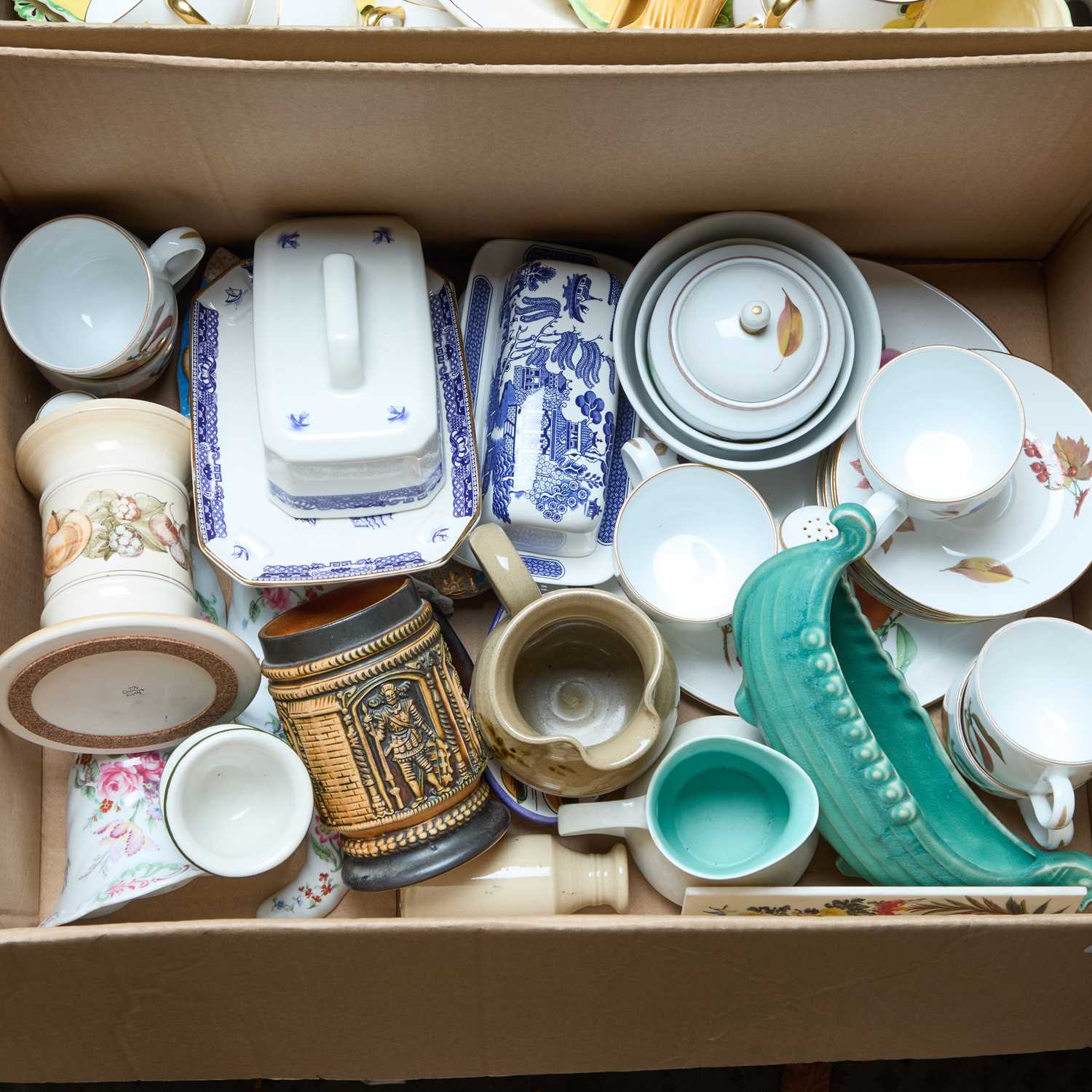 Lot 95 - TWO BOXES OF CERAMICS