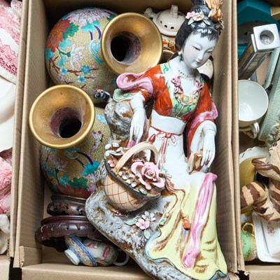 Lot 107 - A BOX OF CHINESE AND JAPANESE ARTICLES