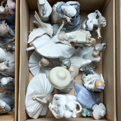 Lot 136 - A BOX OF FIGURES