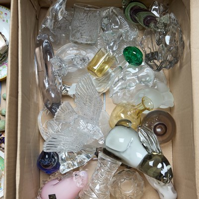 Lot 164 - A BOX OF GLASS