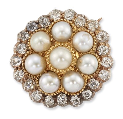 Lot 1803 - A SPLIT PEARL AND DIAMOND CLUSTER BROOCH / PENDANT