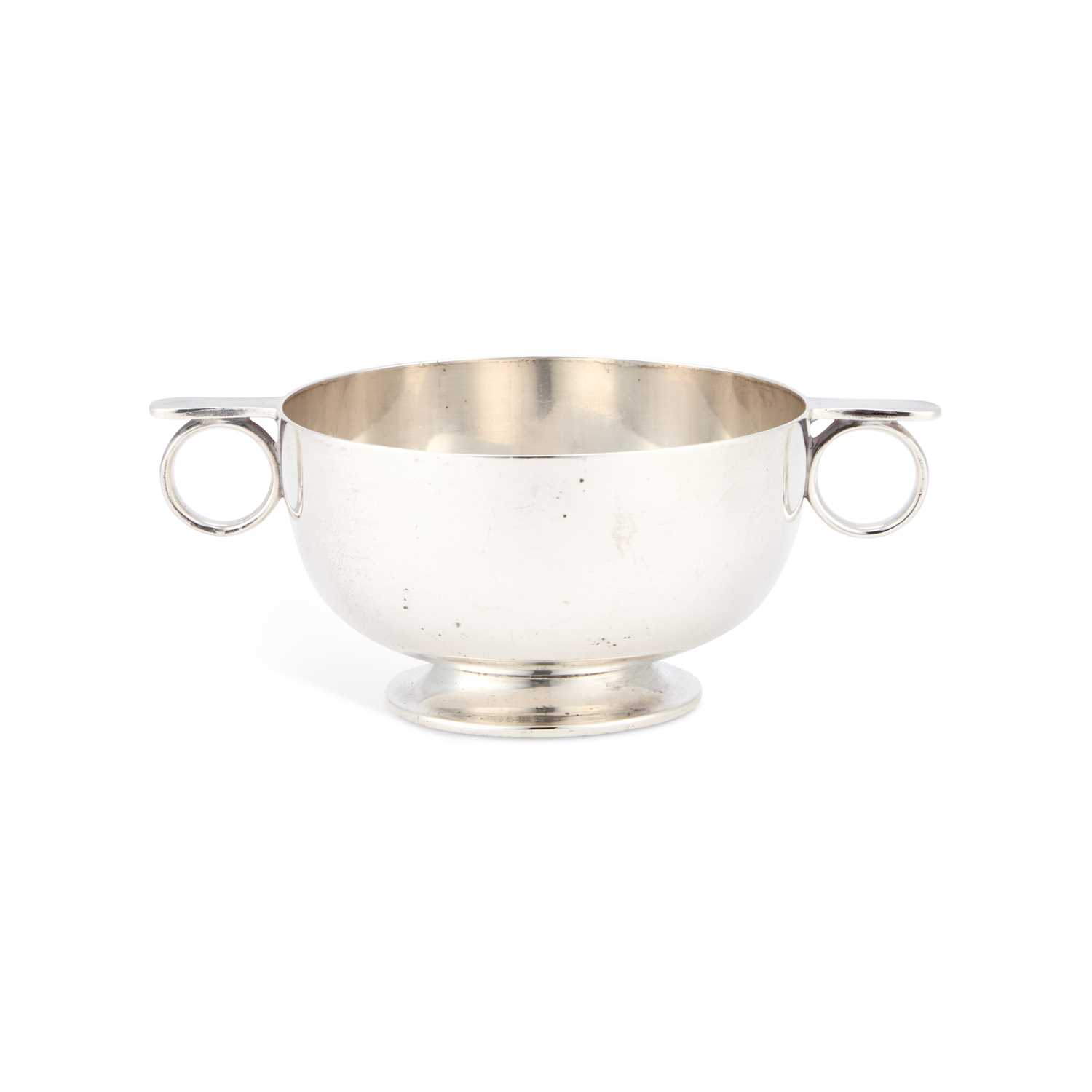 Lot 424 - A GEORGE VI SILVER TWO-HANDLED PORRINGER