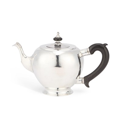 Lot AN 18TH CENTURY RUSSIAN SILVER TEAPOT